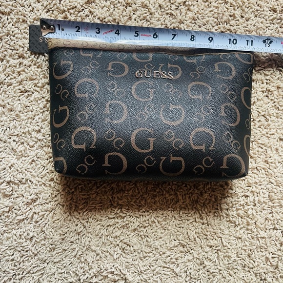 Guess Makeup / Cosmetic Bag - Picture 5 of 6